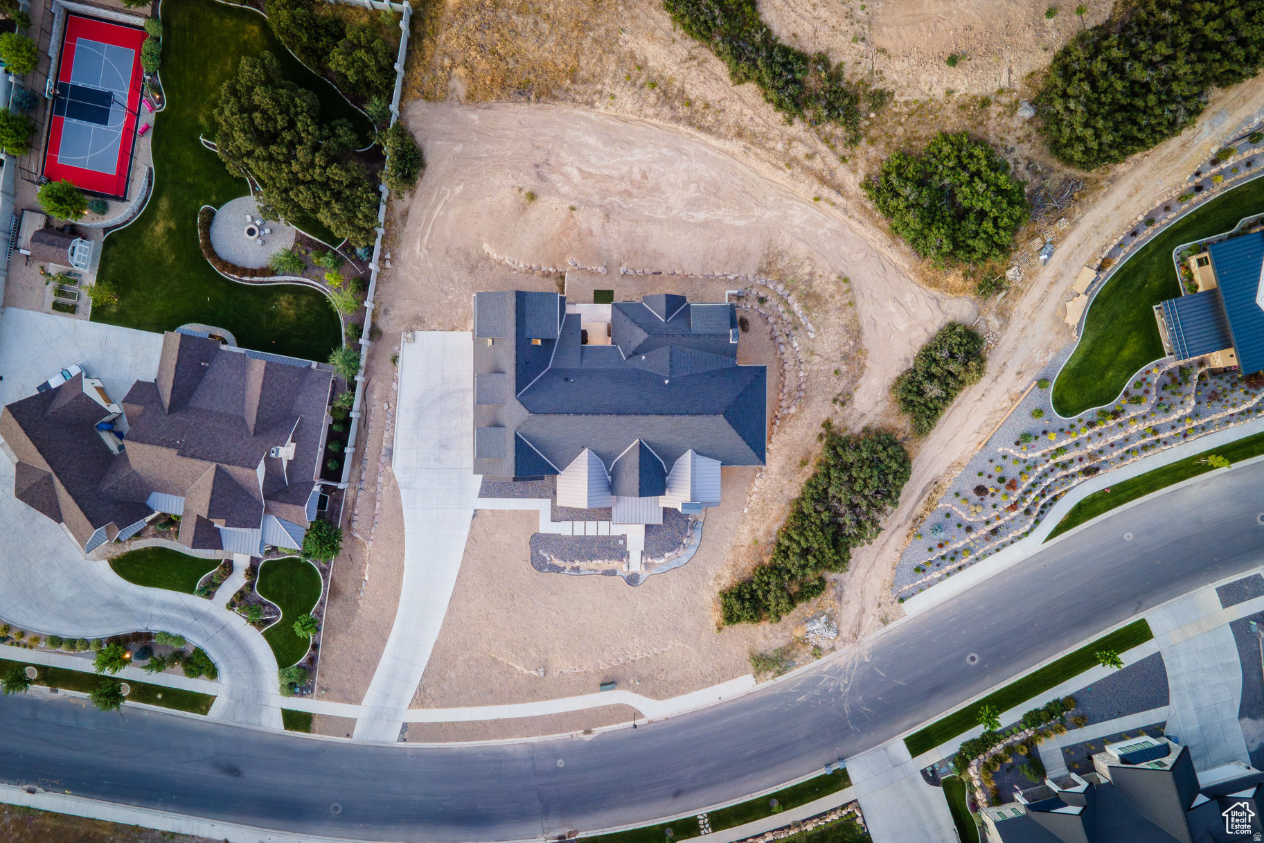 TWIN HOLLOW - Residential