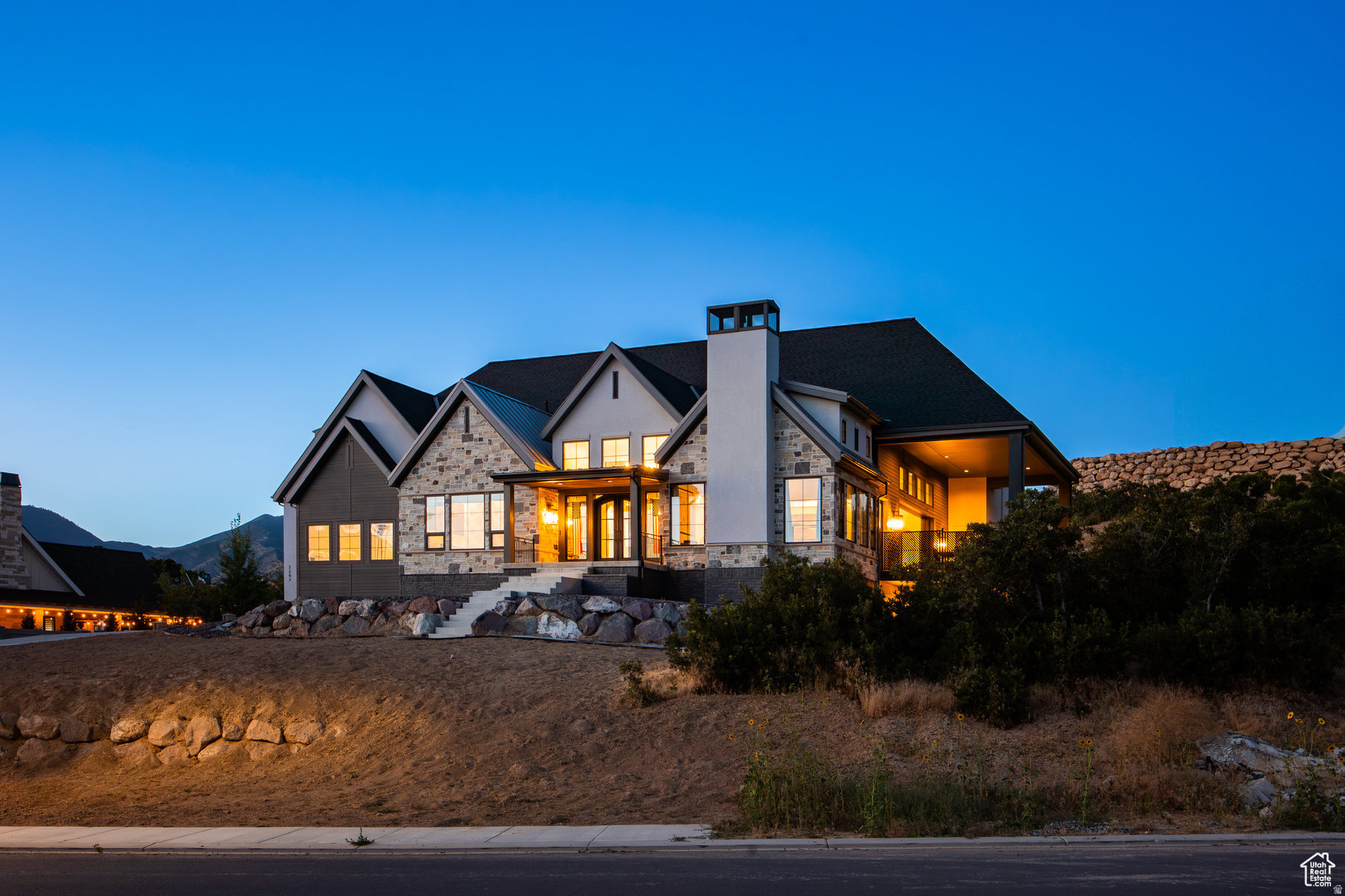 TWIN HOLLOW - Residential