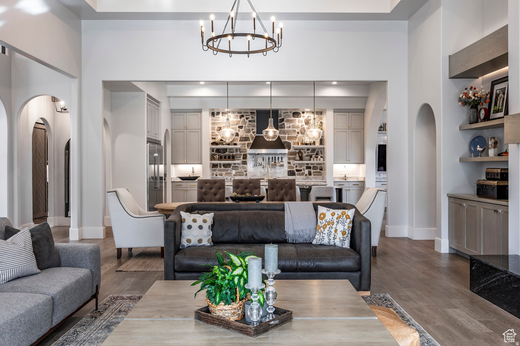 TWIN HOLLOW - Residential