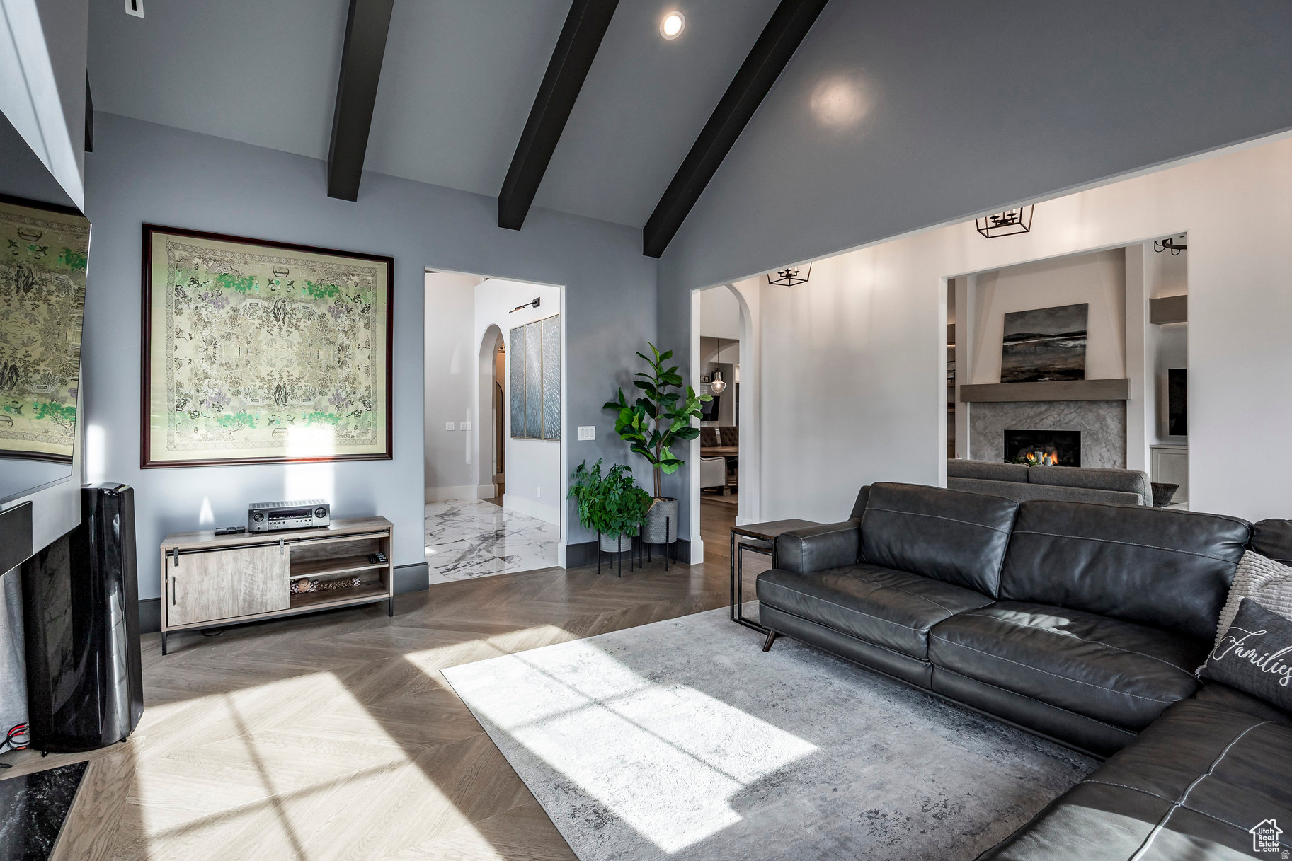 TWIN HOLLOW - Residential