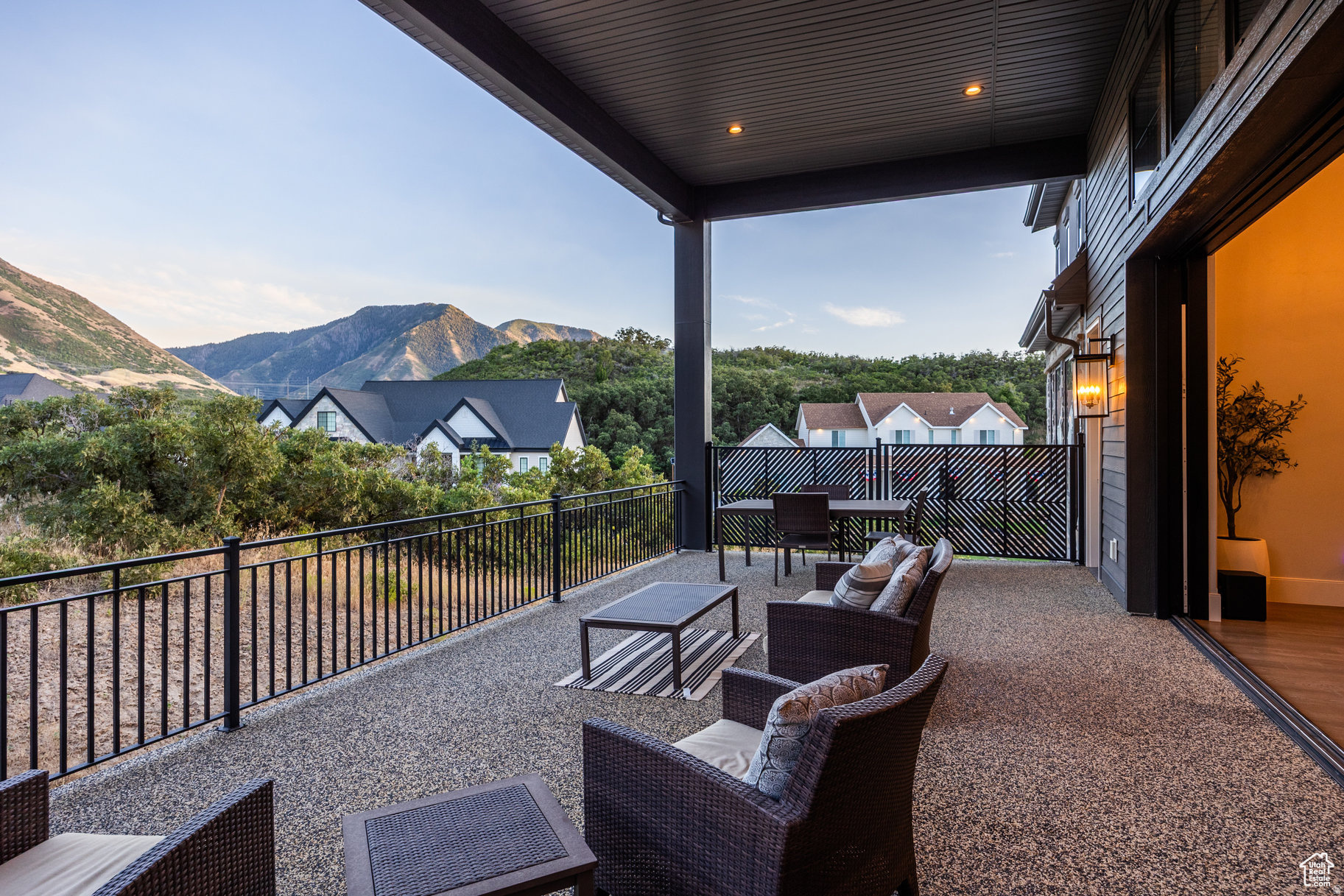 TWIN HOLLOW - Residential