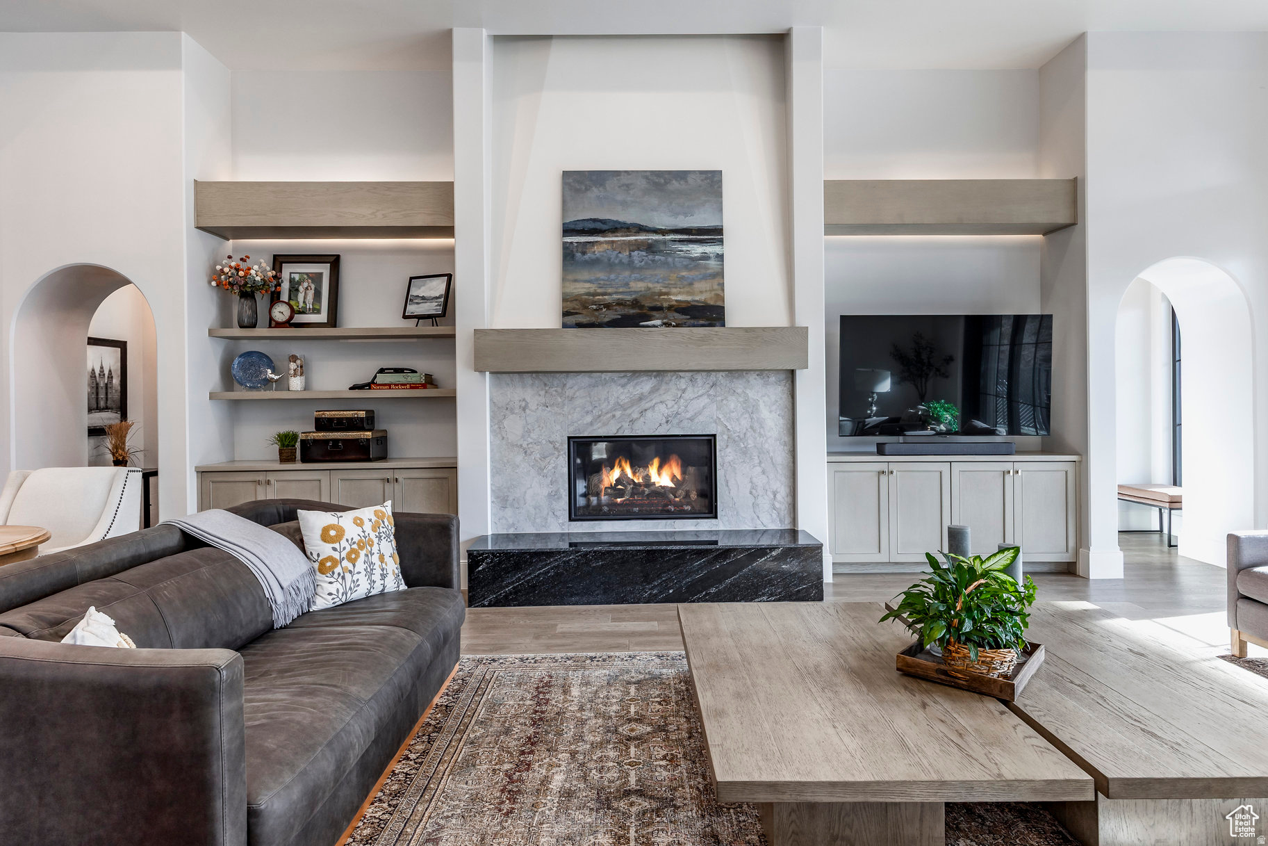 TWIN HOLLOW - Residential