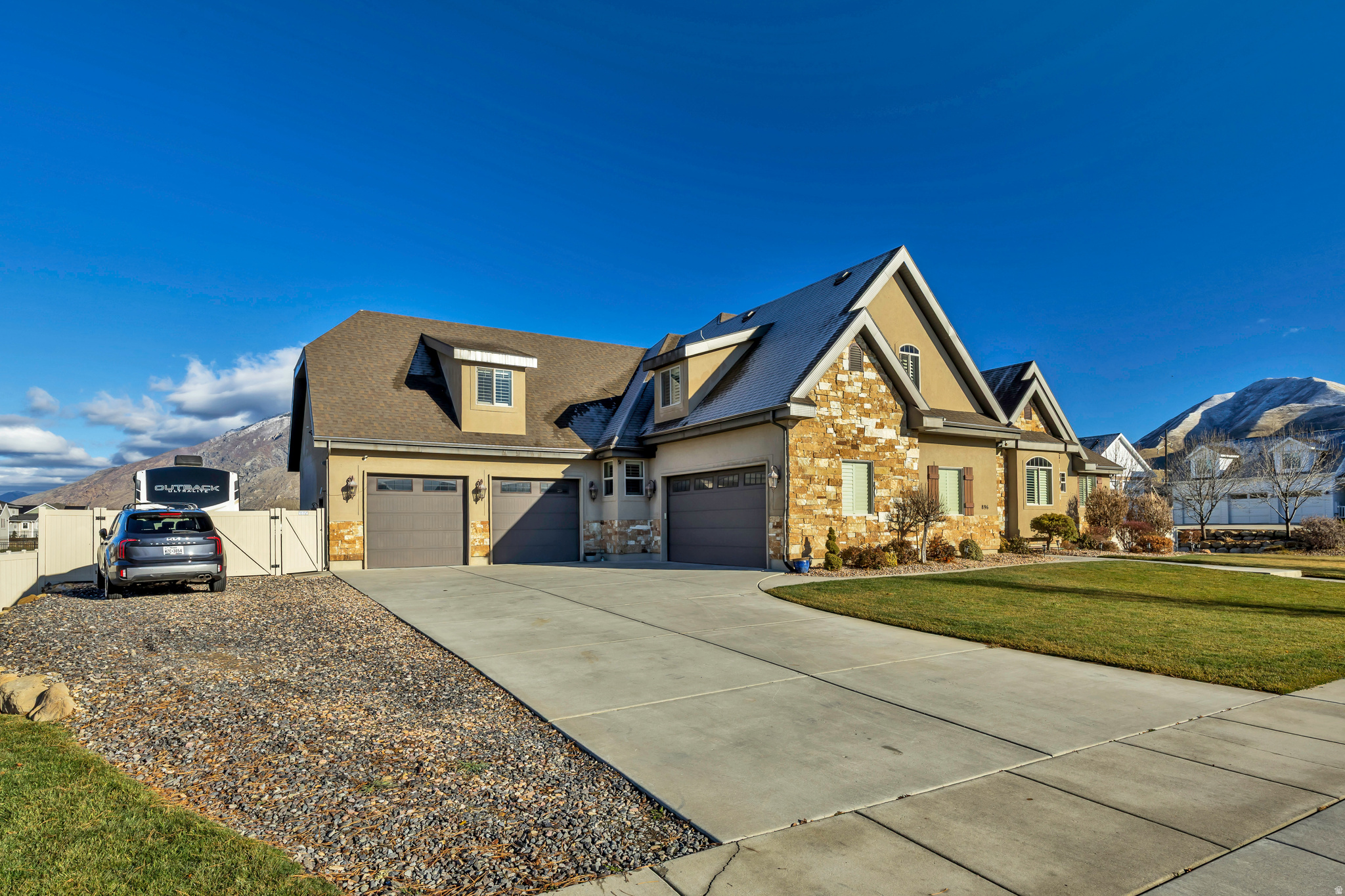 MAPLETON HIGHLANDS - Residential