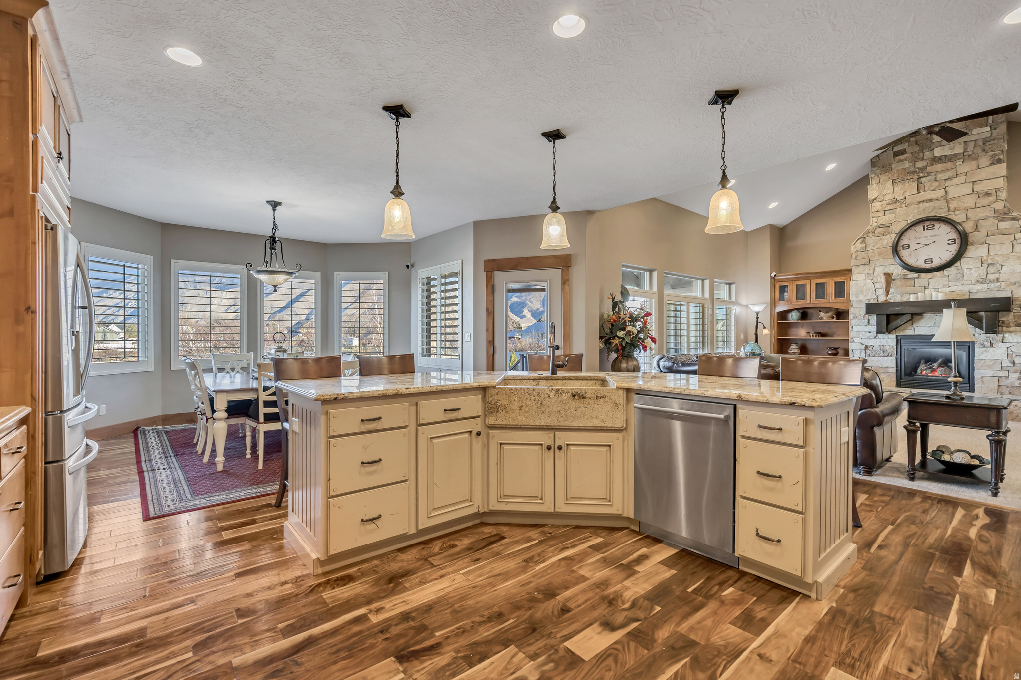MAPLETON HIGHLANDS - Residential