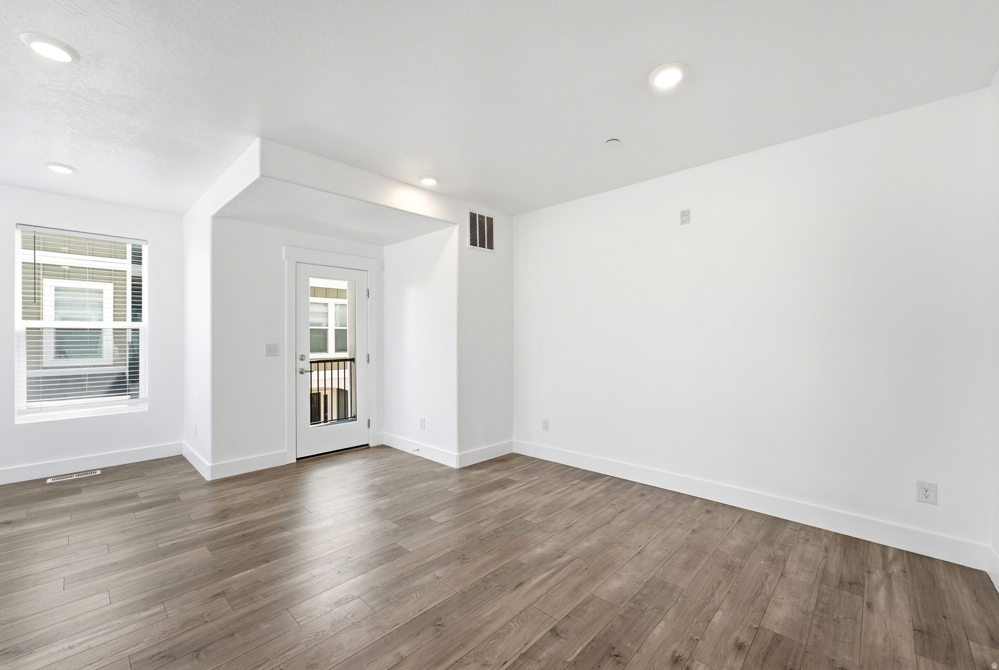MUIRHOUSE - Residential