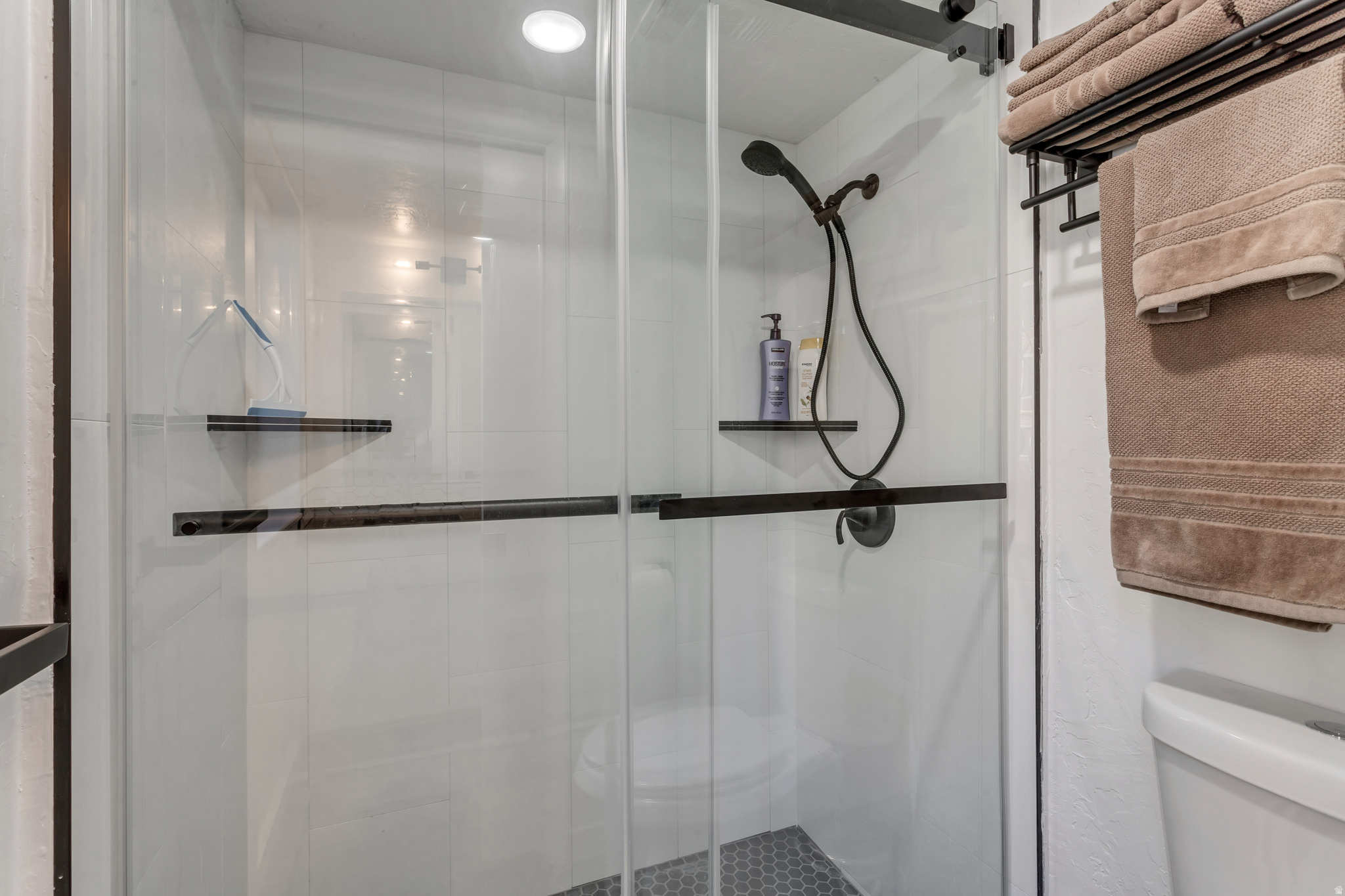 NEW CLAIM CONDOMINIU - Residential