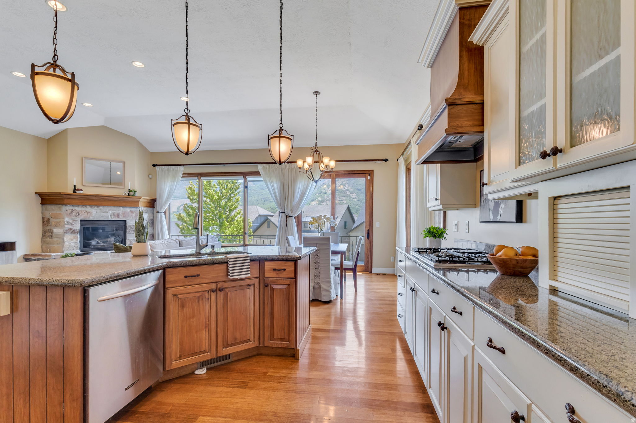 MONTREAUX AT SOUTH MOUNTAIN - Residential