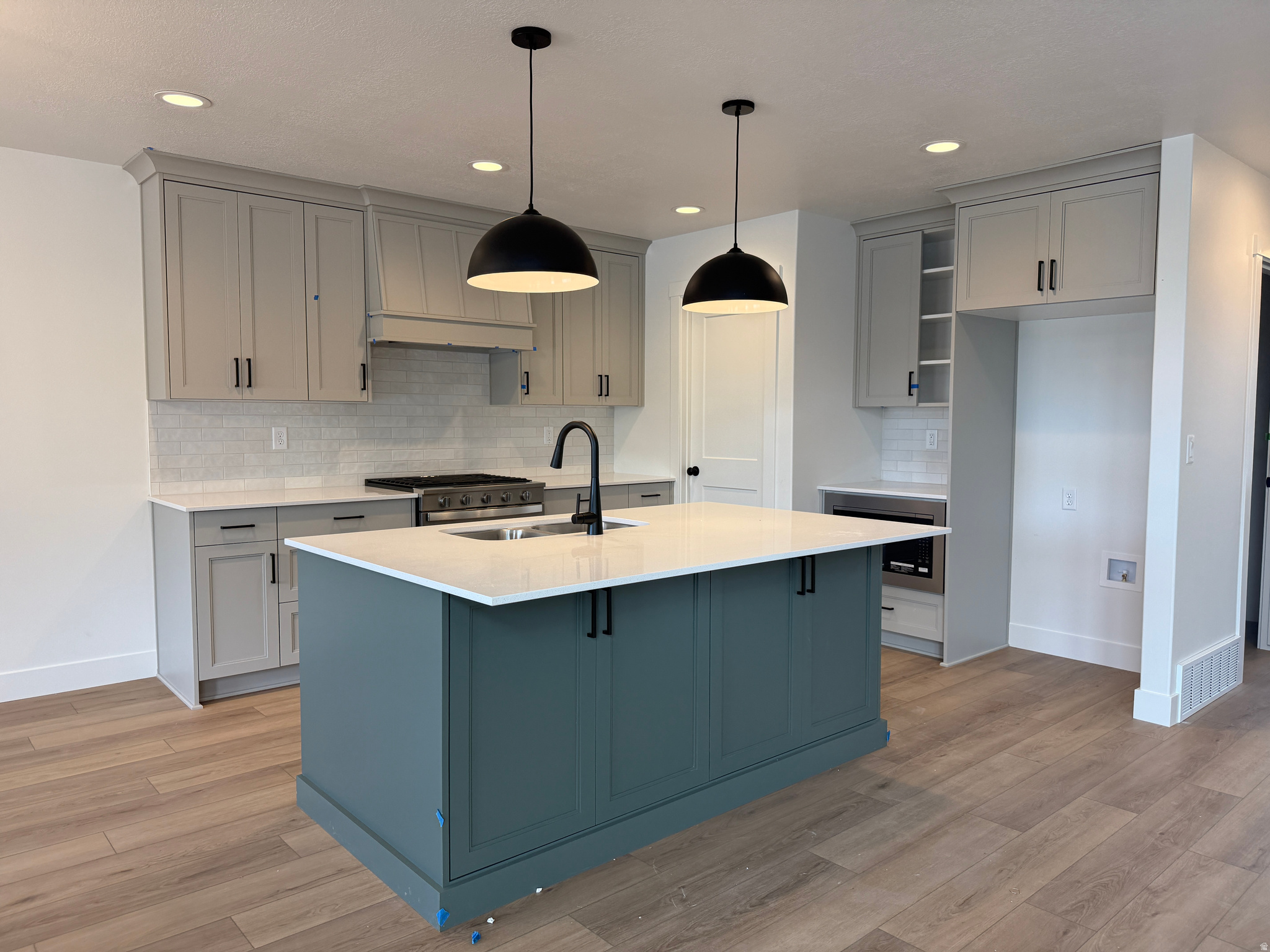 RIVERWOOD - Residential