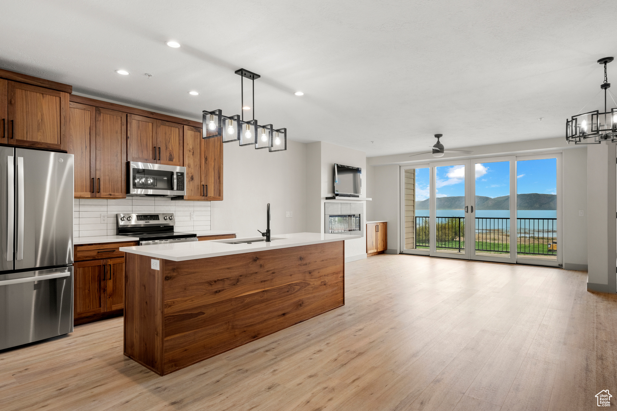 GARDEN CITY LAKE RESIDENCES - Residential