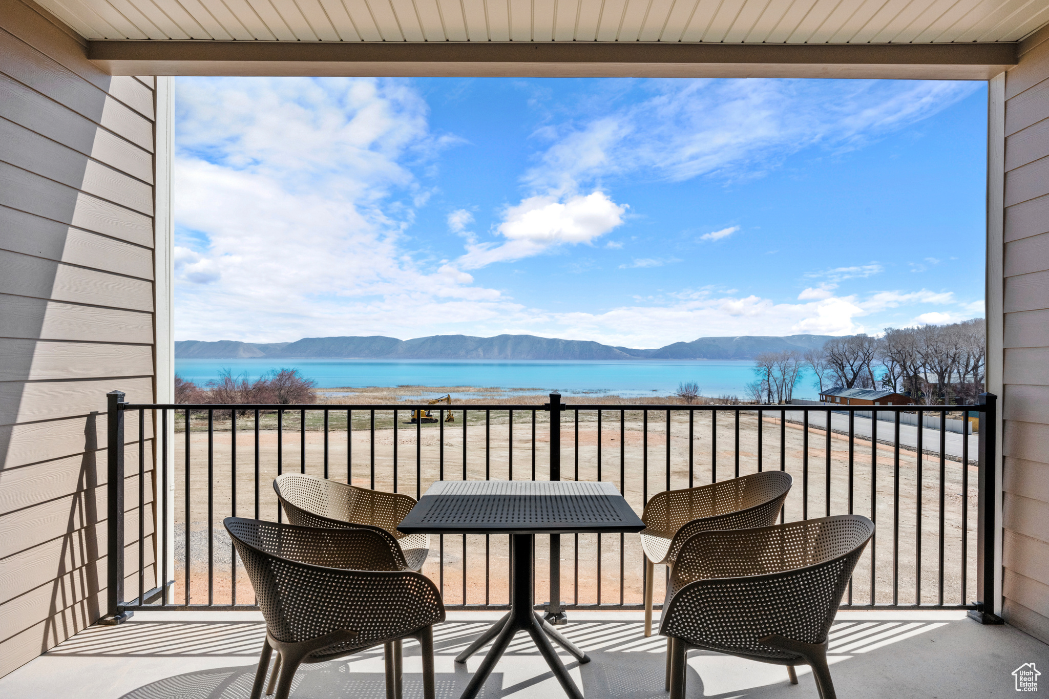 GARDEN CITY LAKE RESIDENCES - Residential