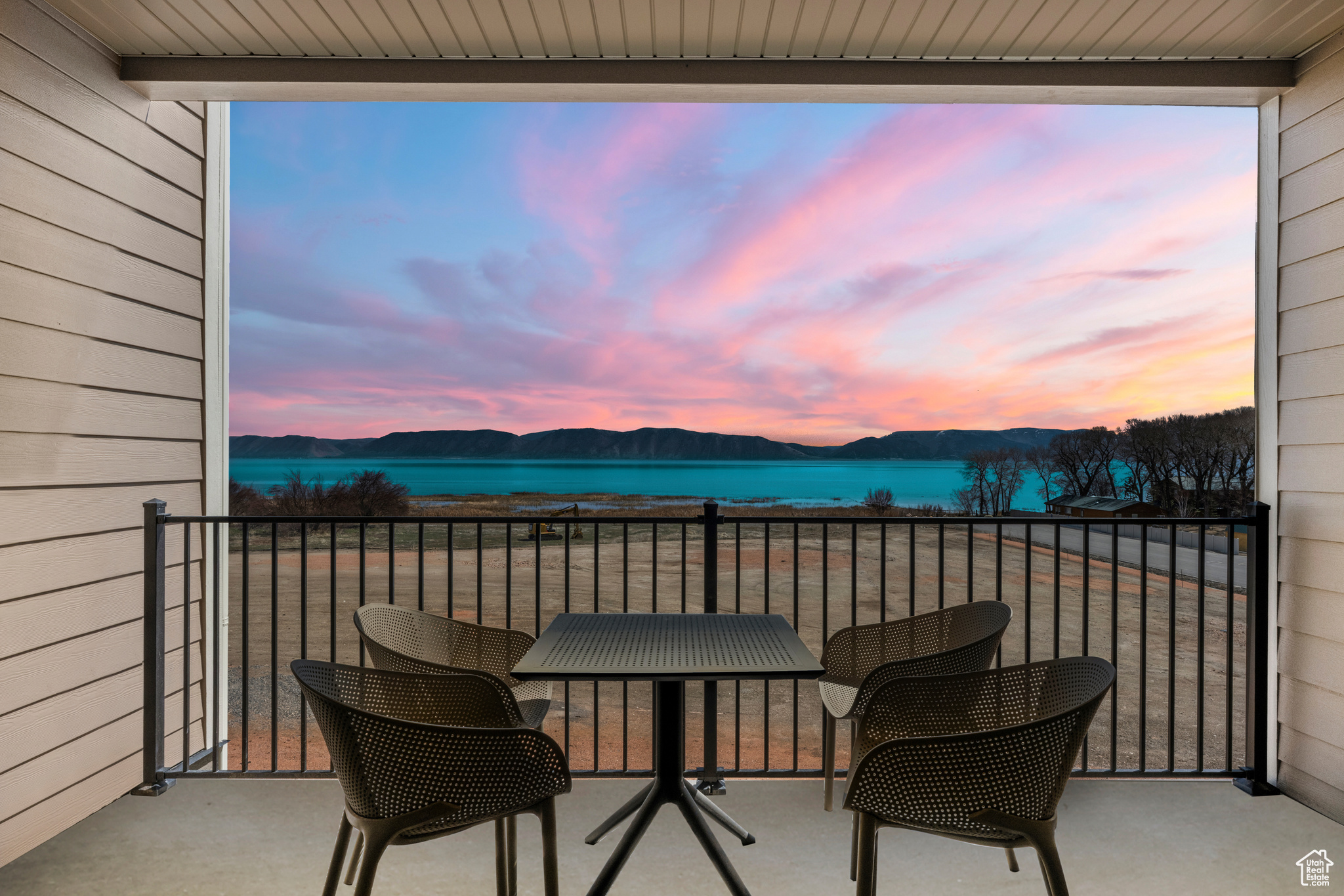 GARDEN CITY LAKE RESIDENCES - Residential