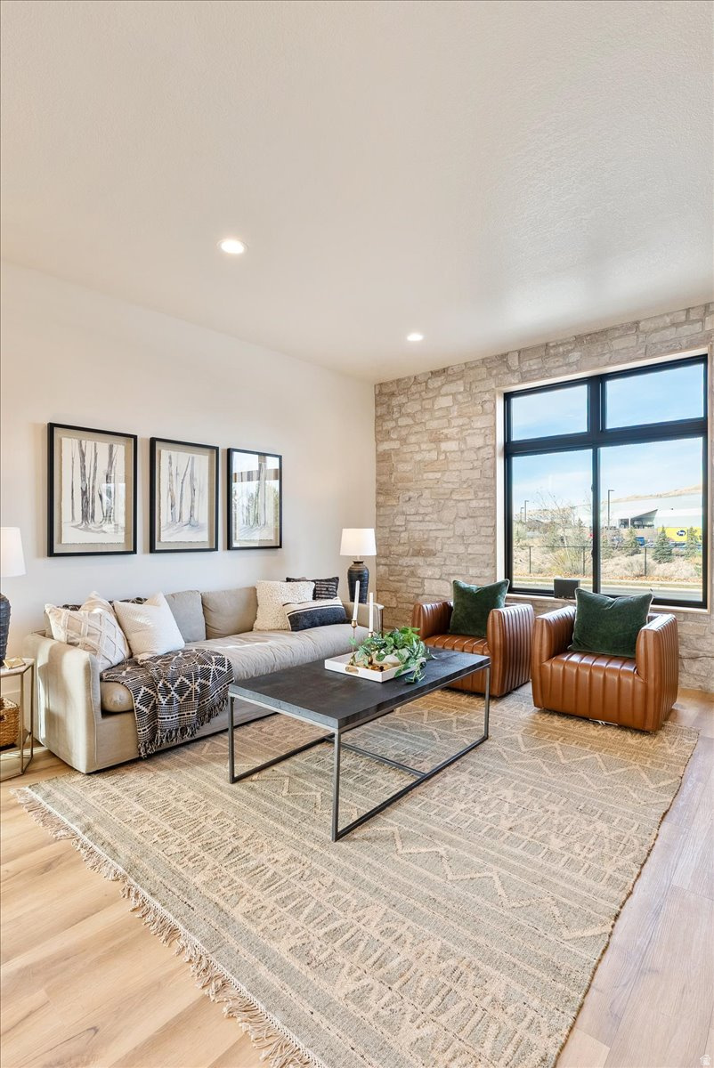 CENTER POINTE - Residential