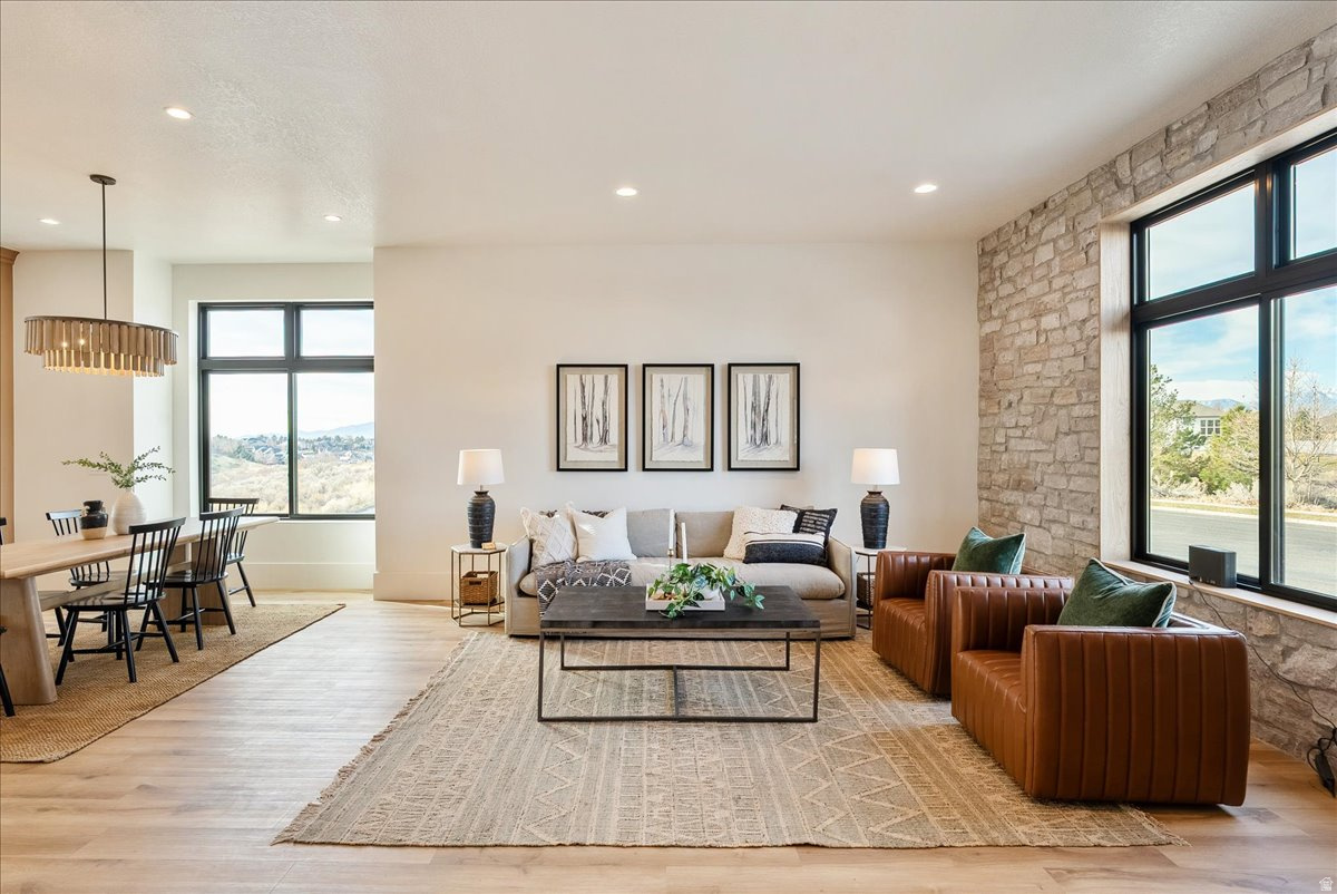 CENTER POINTE - Residential