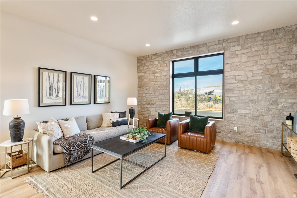 CENTER POINTE - Residential