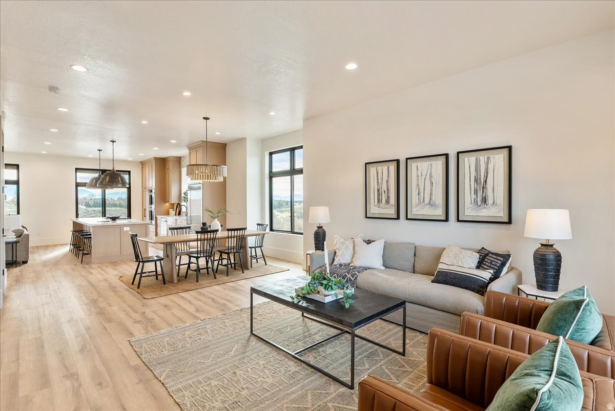 CENTER POINTE - Residential