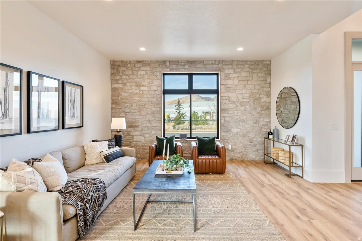CENTER POINTE - Residential