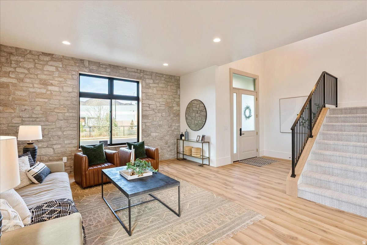 CENTER POINTE - Residential