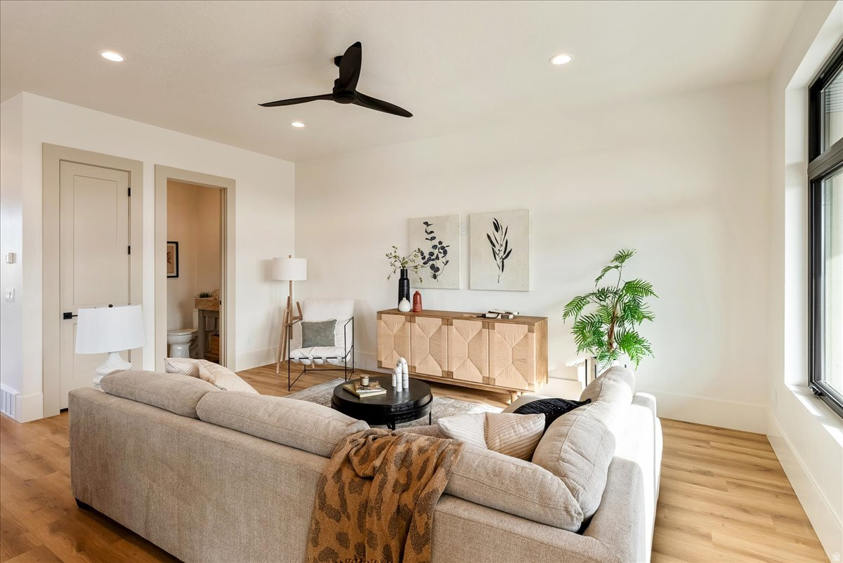 CENTER POINTE - Residential