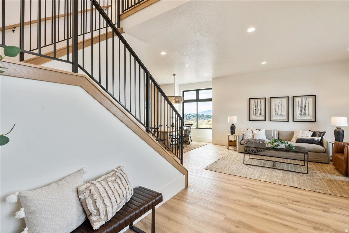 CENTER POINTE - Residential