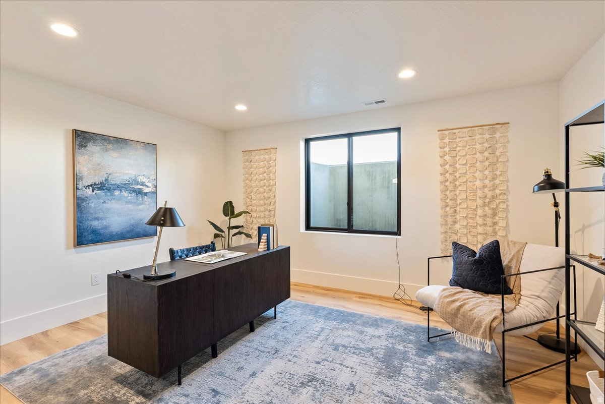 CENTER POINTE - Residential