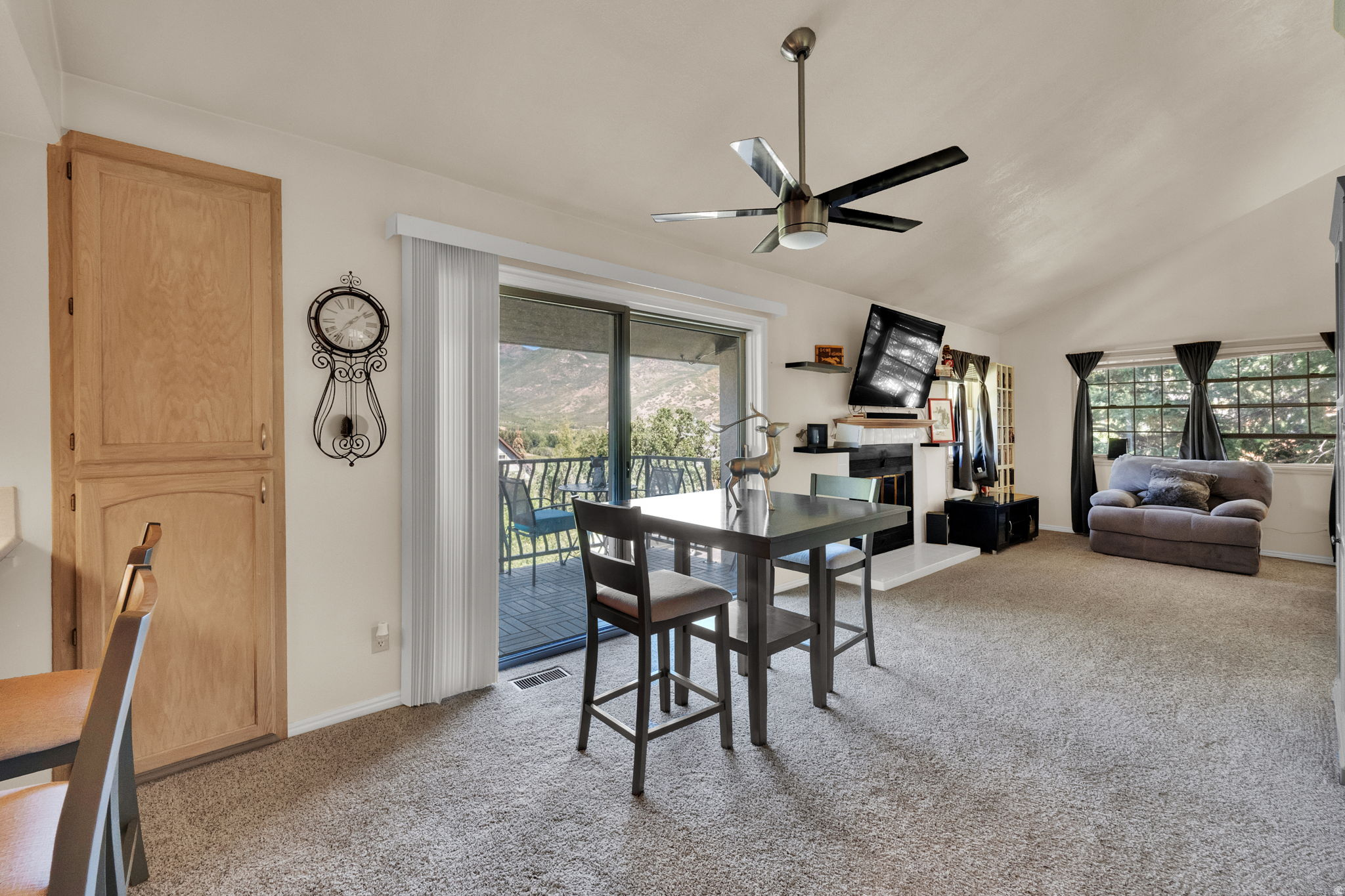 SWISS OAKS - Residential