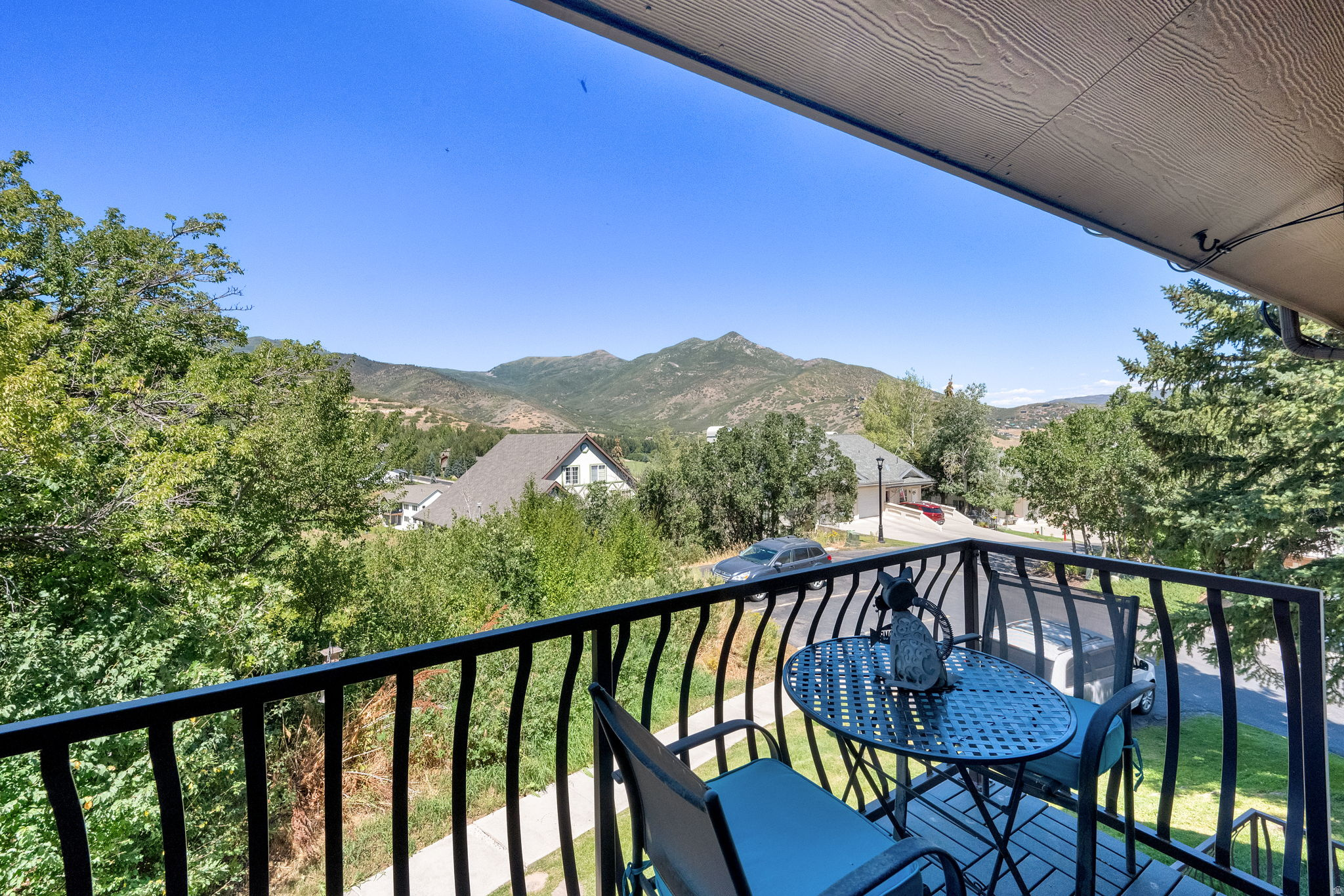 SWISS OAKS - Residential