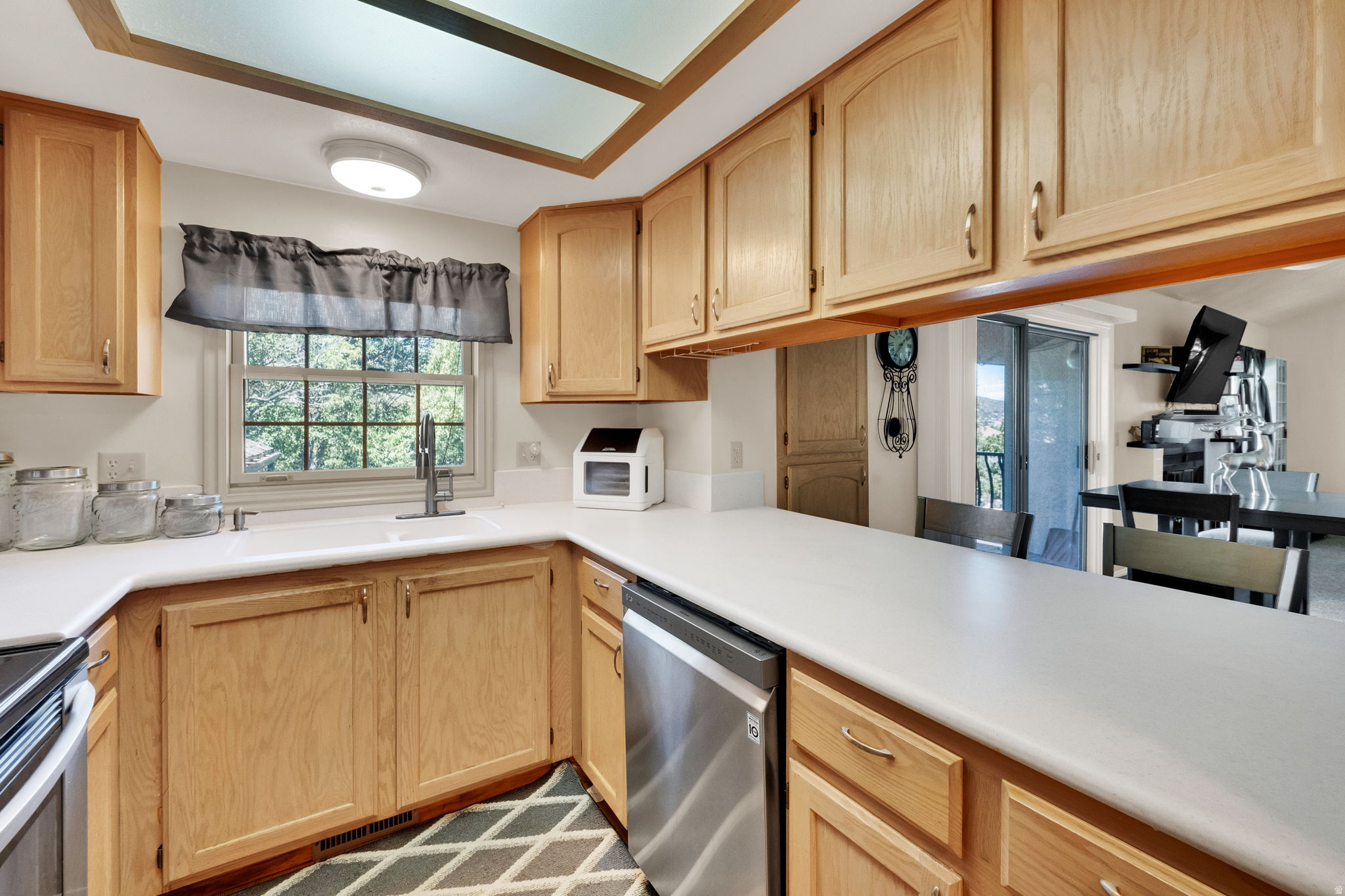 SWISS OAKS - Residential