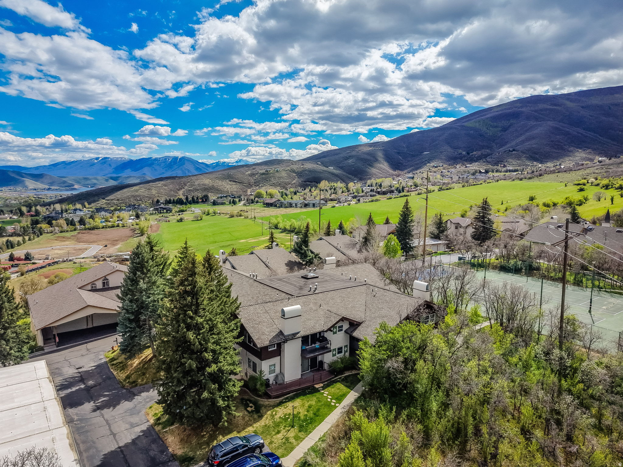 SWISS OAKS - Residential