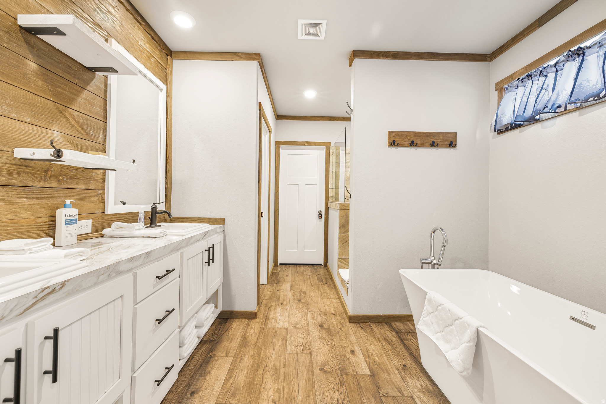 SHOTGUN VILLAGE EST - Residential