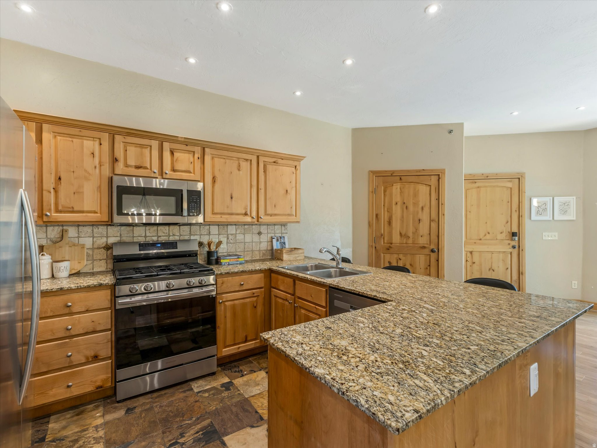 FOX POINT AT REDSTONE - Residential