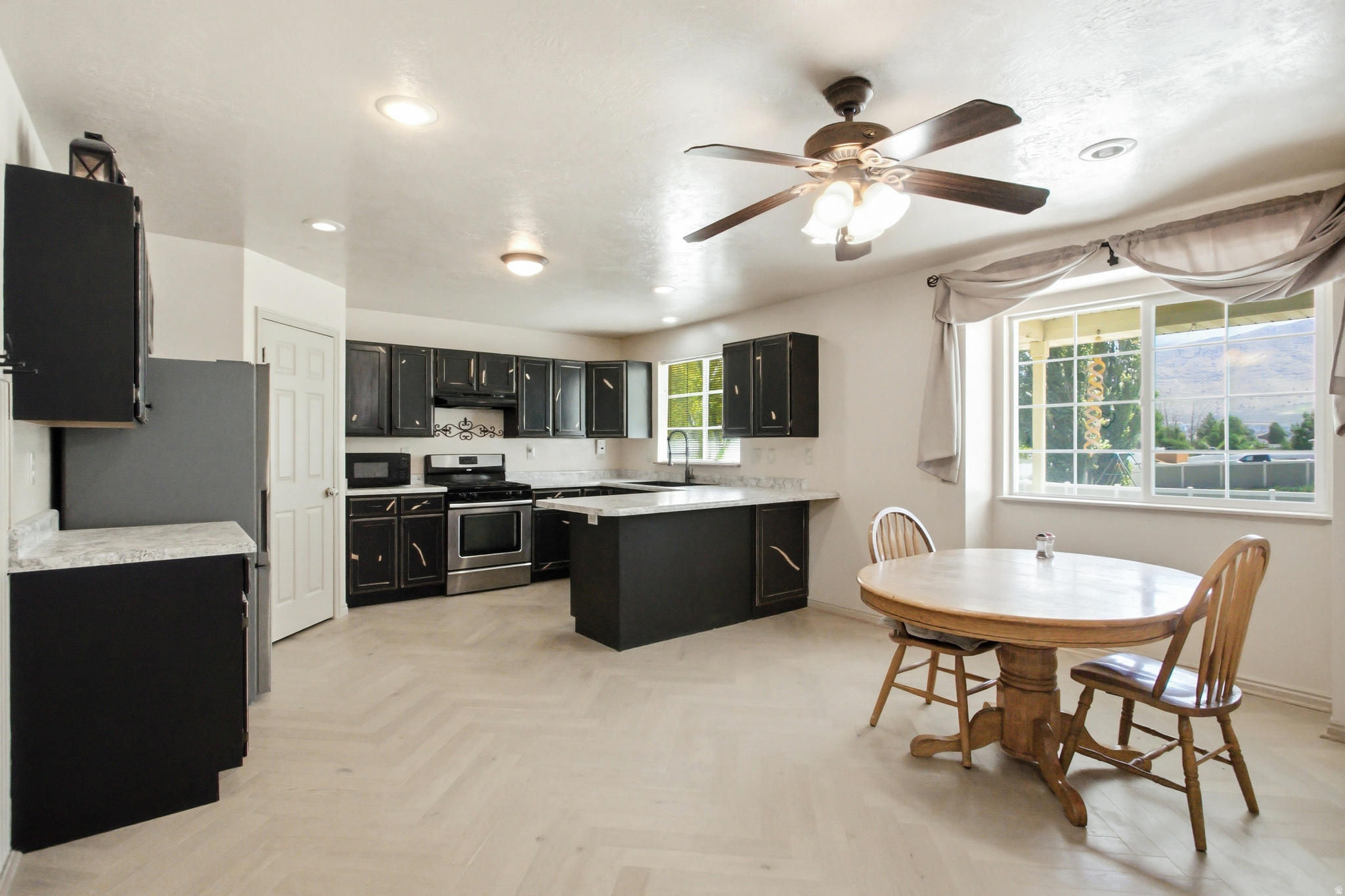 MOUNTAIN VIEW - Residential