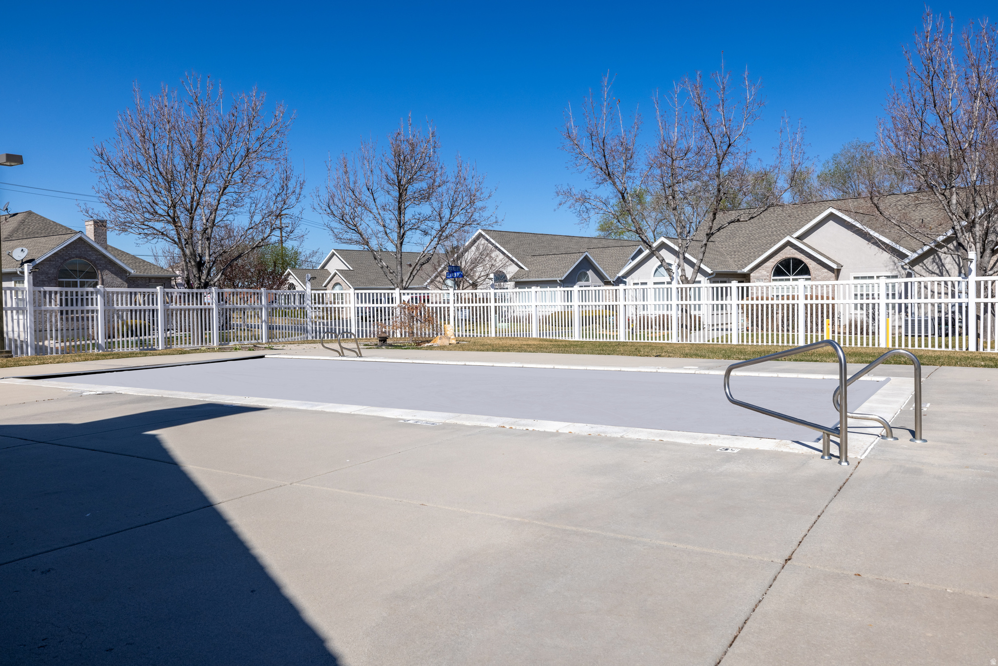 VALLEY VU VILLAS CONDOMINIUM - Residential