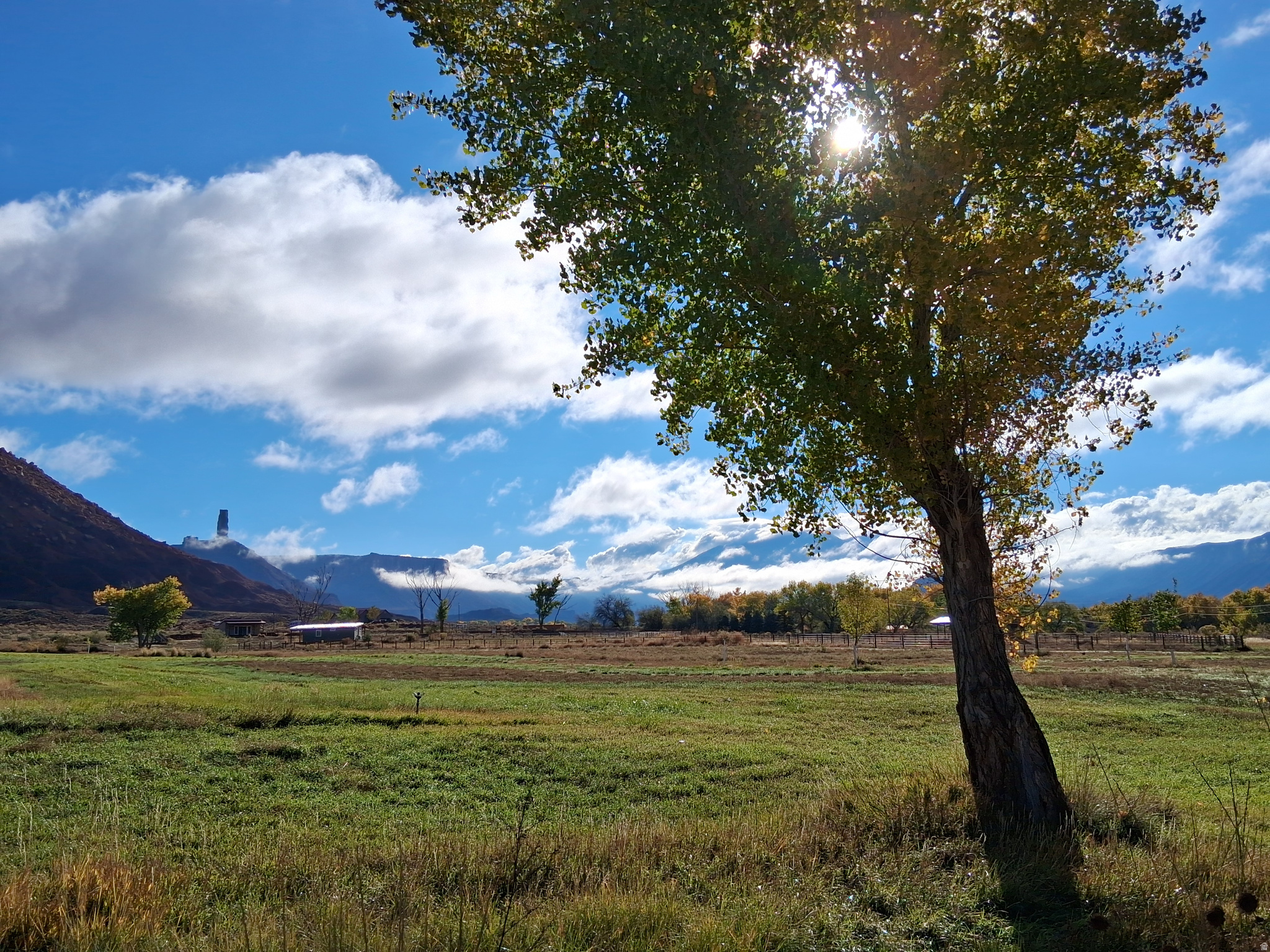 CASTLE VALLEY RIVER RANCHOS - Land