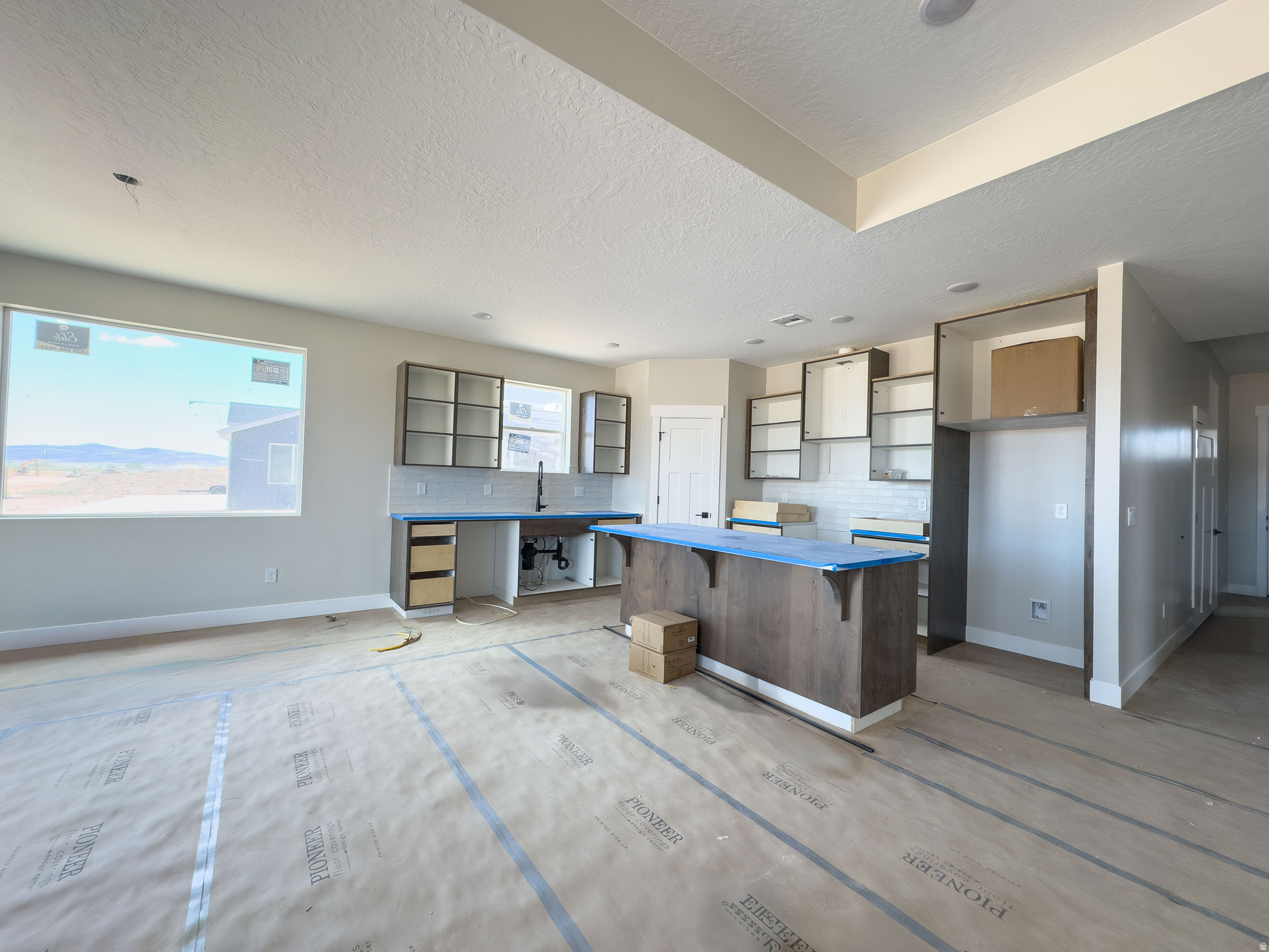 IRON WEST - Residential