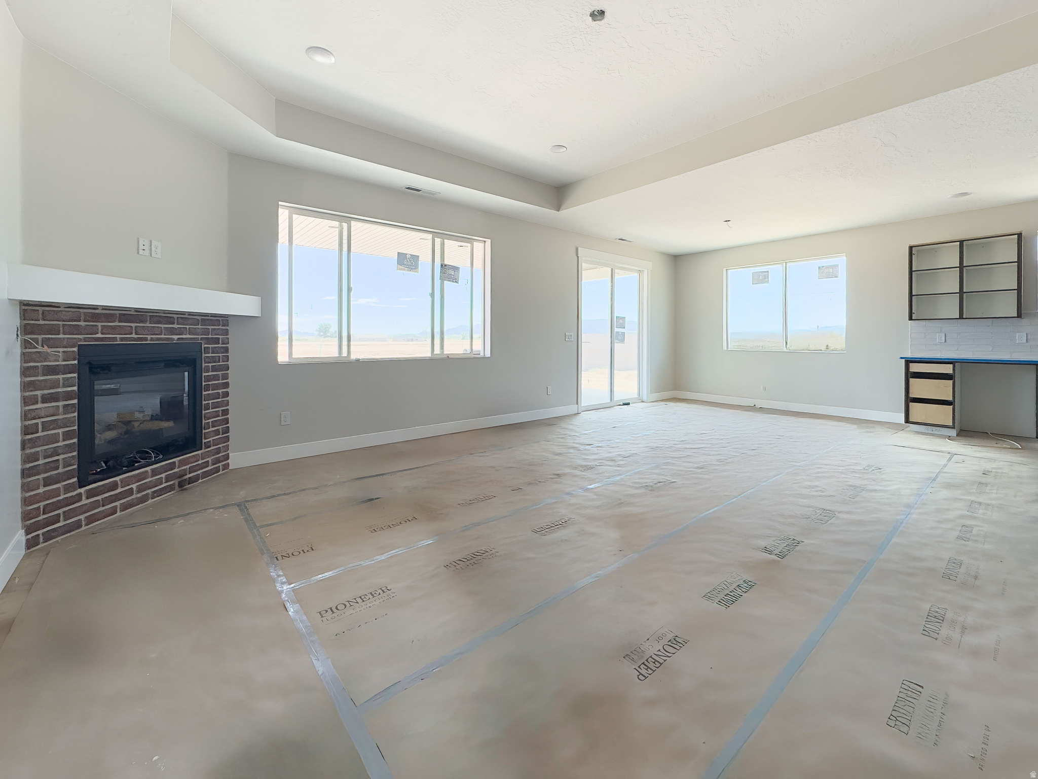 IRON WEST - Residential