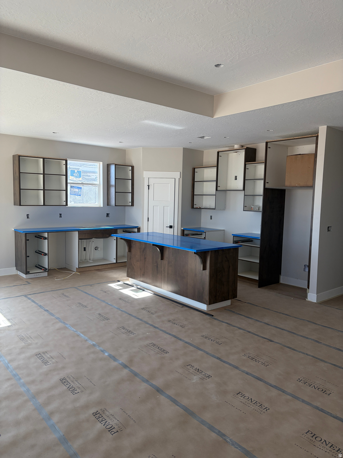 IRON WEST - Residential