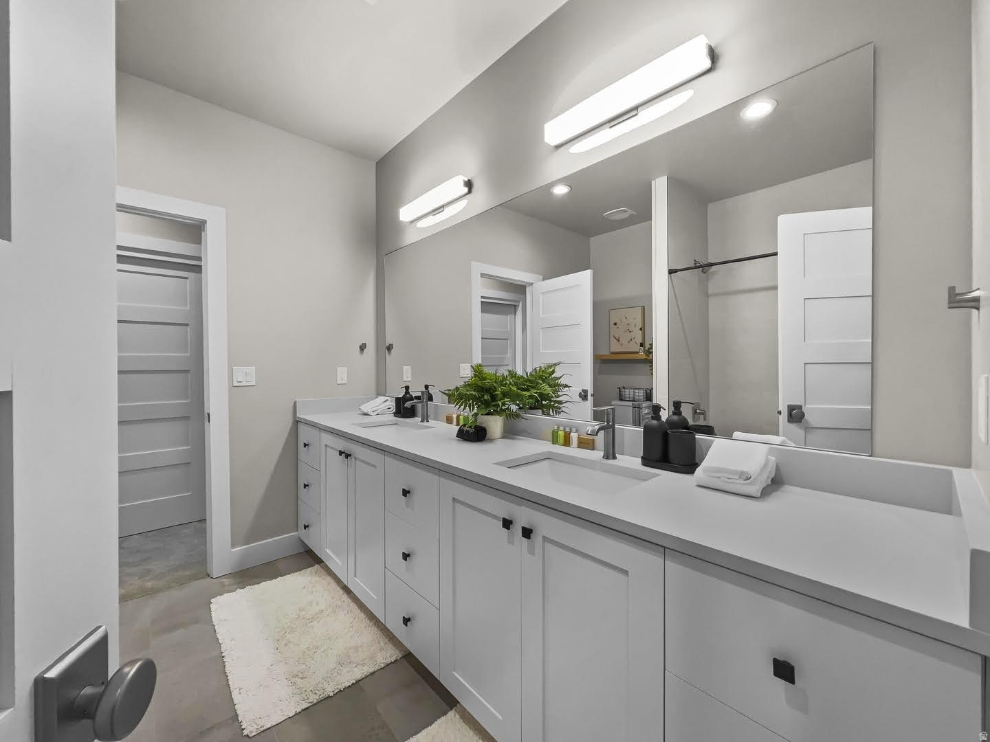 MAYFLOWER LAKESIDE - Residential