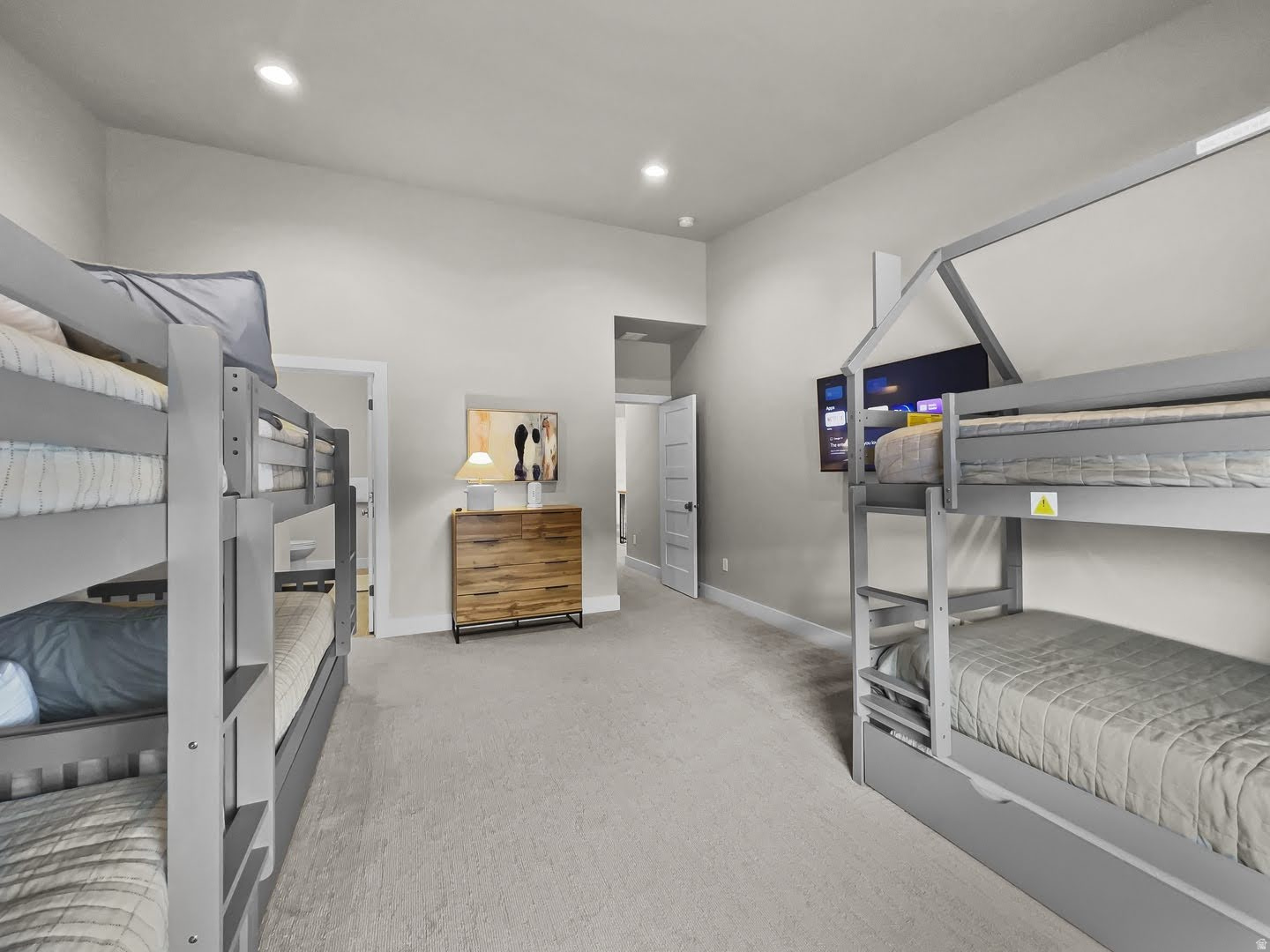 MAYFLOWER LAKESIDE - Residential