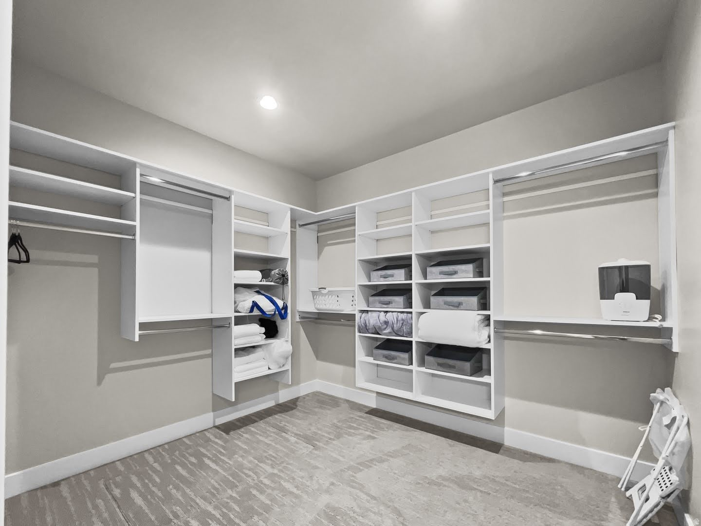 MAYFLOWER LAKESIDE - Residential