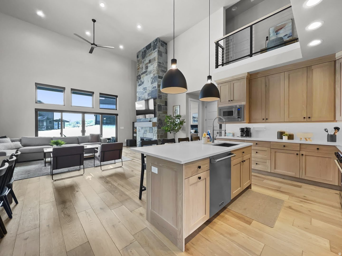 MAYFLOWER LAKESIDE - Residential