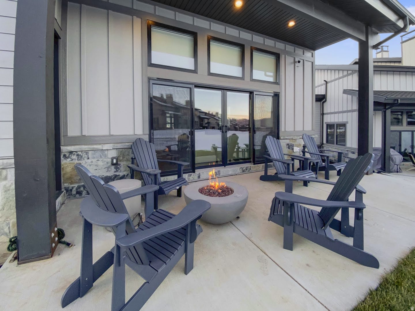 MAYFLOWER LAKESIDE - Residential