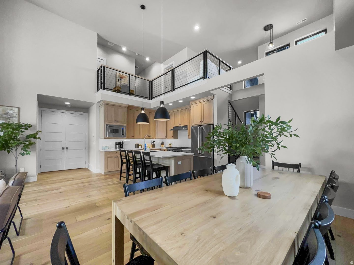 MAYFLOWER LAKESIDE - Residential