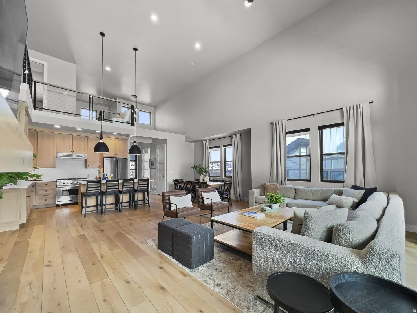 MAYFLOWER LAKESIDE - Residential
