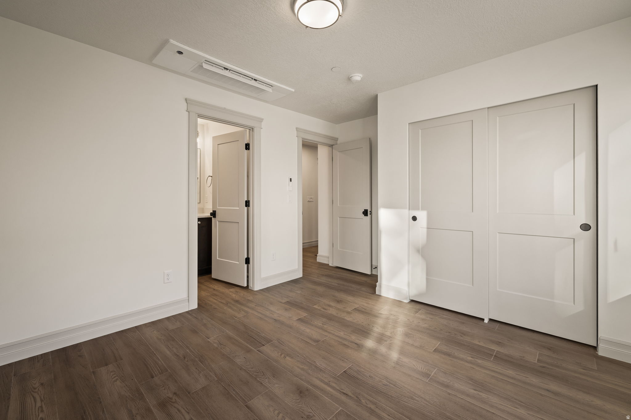 THE IRIS - Residential