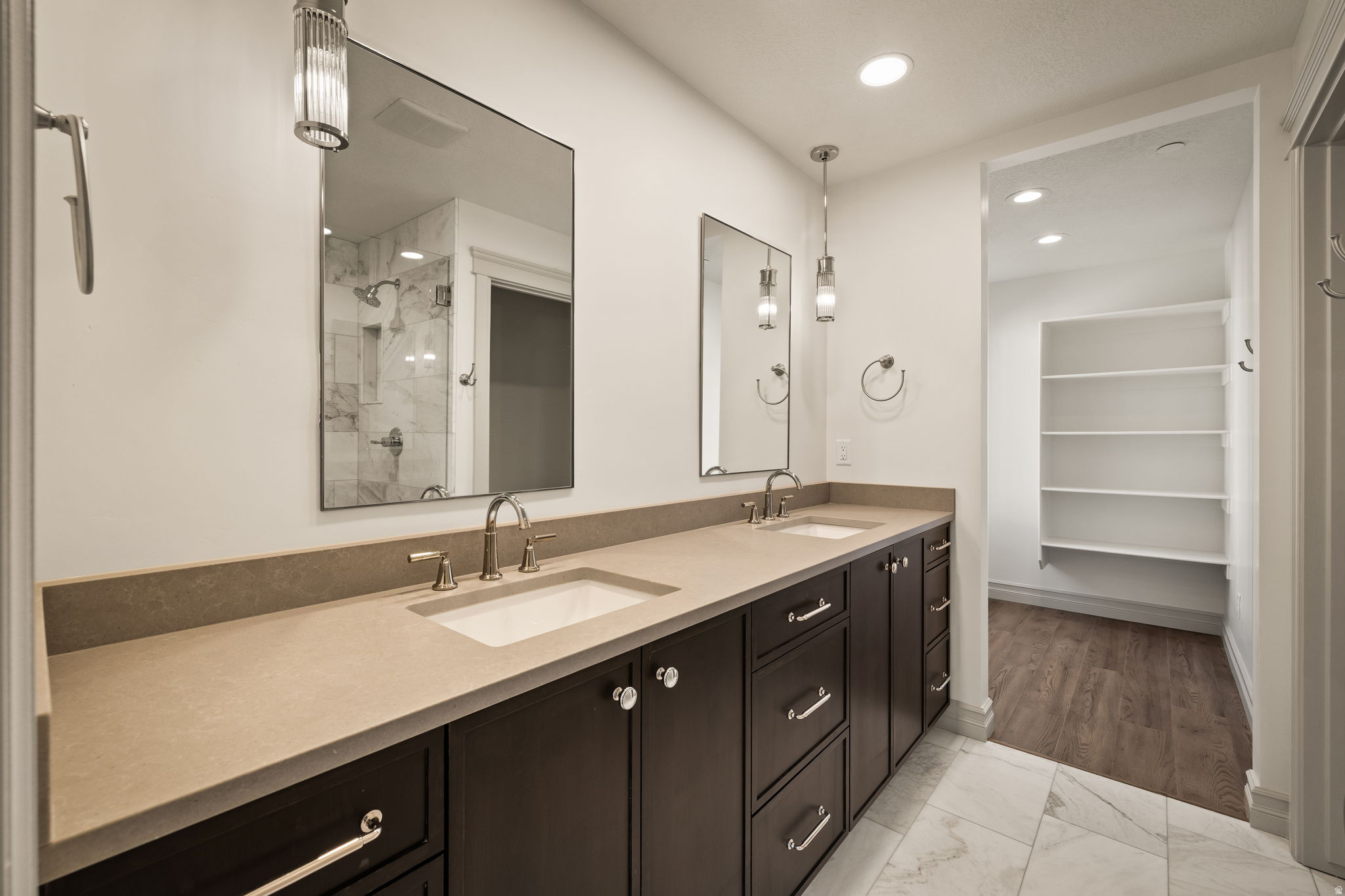 THE IRIS - Residential