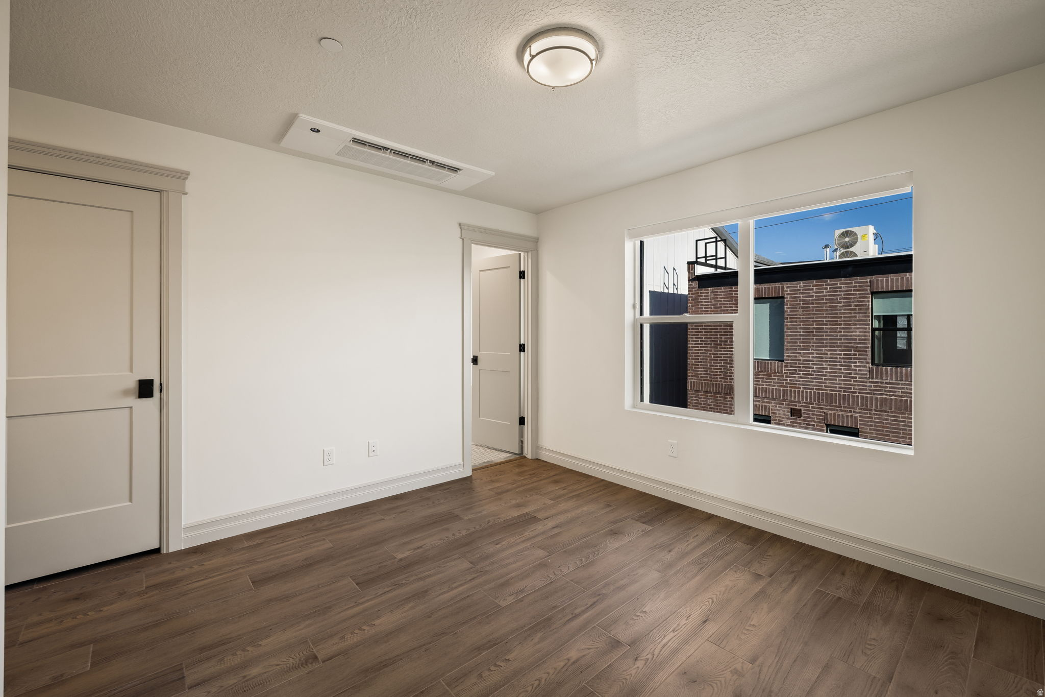 THE IRIS - Residential