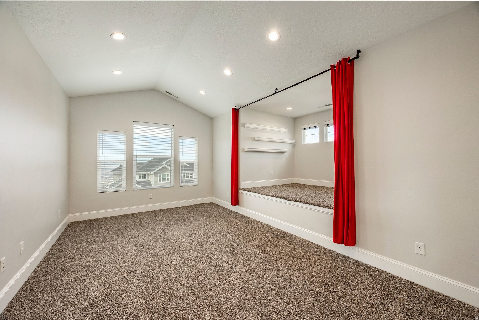 EAGLEPOINTE ESTATES - Residential