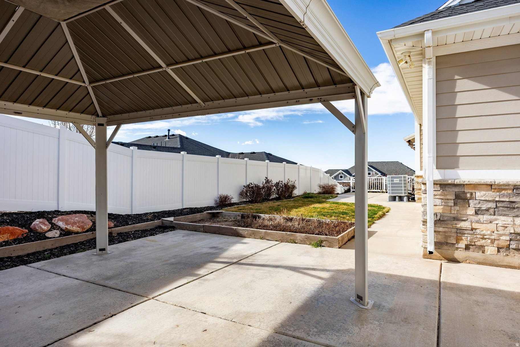 EAGLEPOINTE ESTATES - Residential