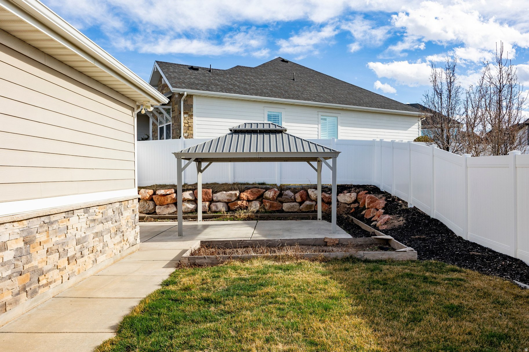 EAGLEPOINTE ESTATES - Residential