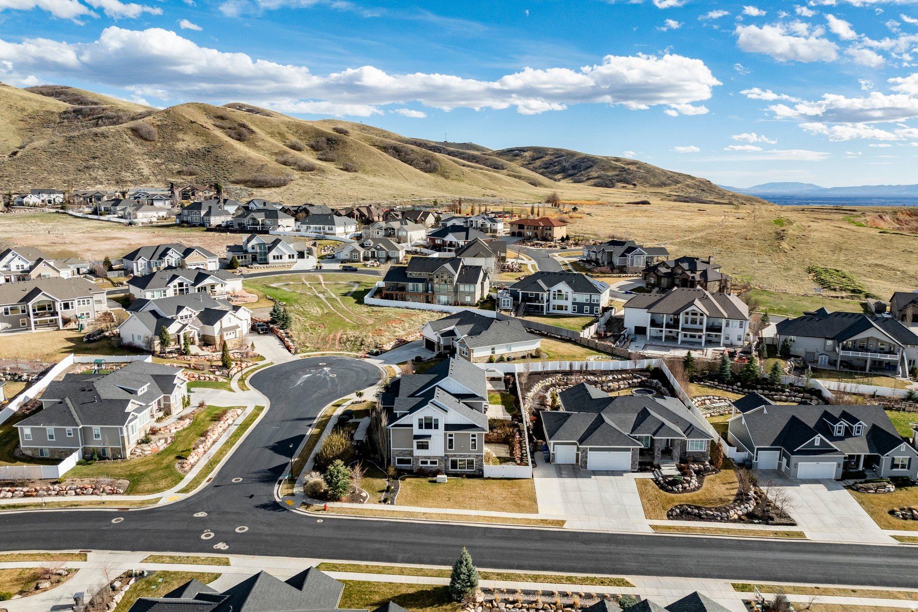 EAGLEPOINTE ESTATES - Residential